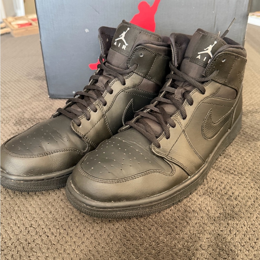 Jordan 1 Retro Mid Black size 12